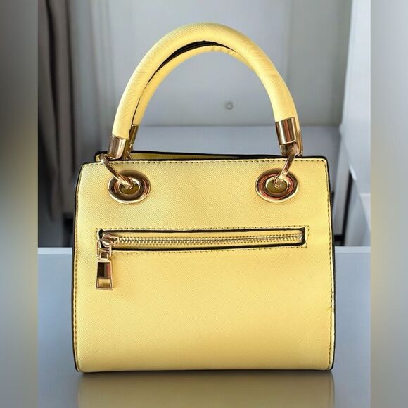 Yellow crossbody purse - Picture 2 of 5